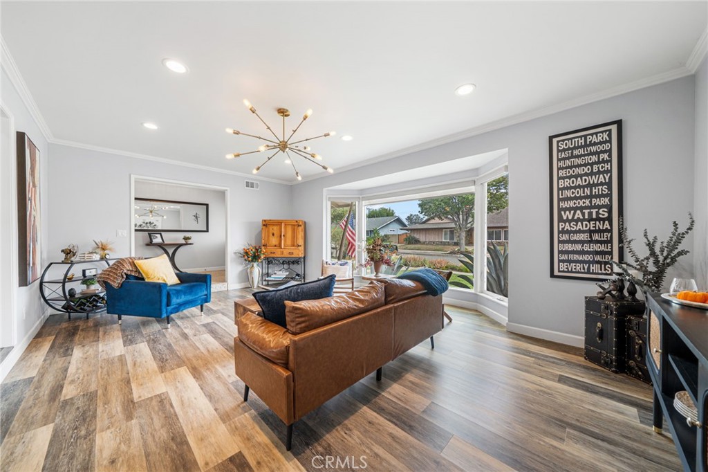 MLS #OC25272133 image #8