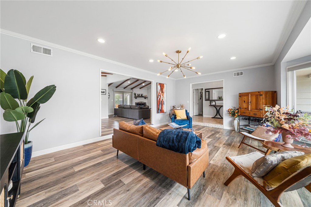 MLS #OC25272133 image #9