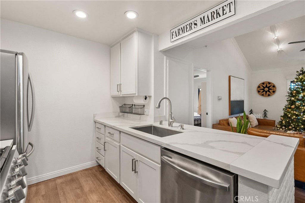 MLS #OC25272140 image #1