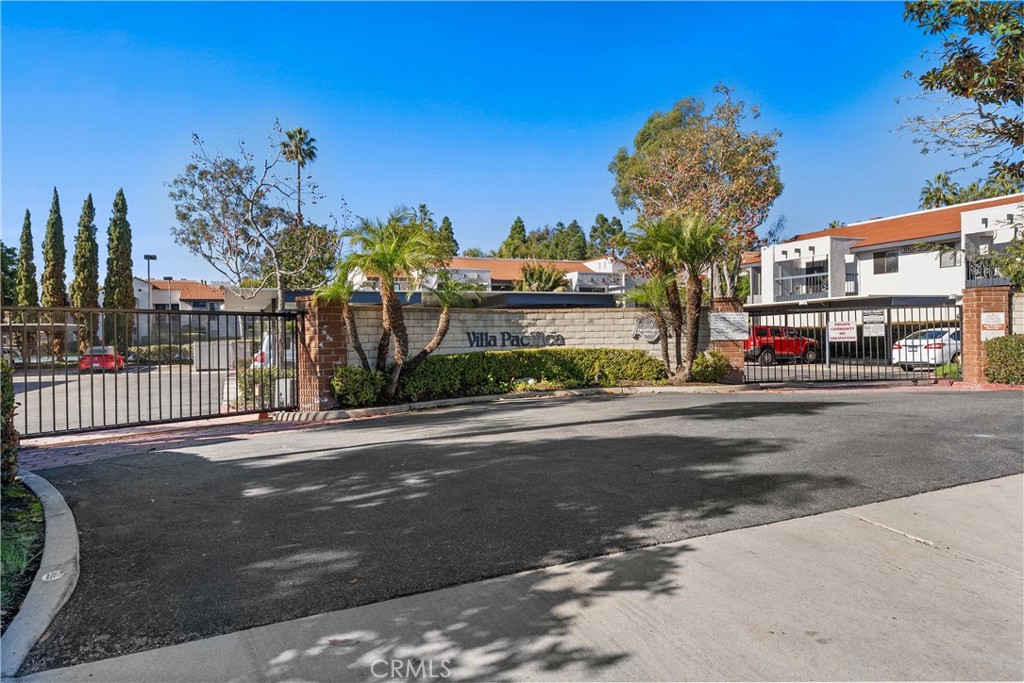 MLS #OC25272140 image #25