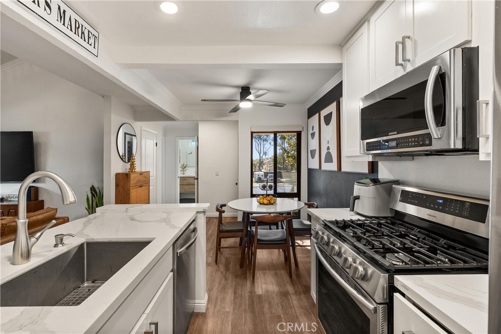 MLS #OC25272140 image #4