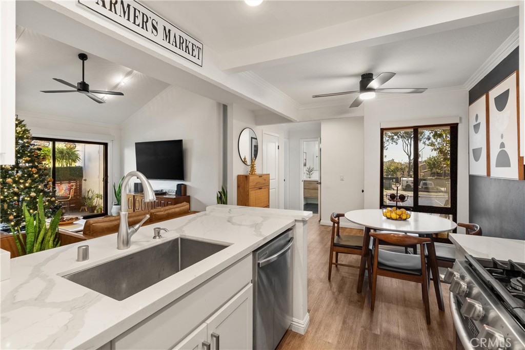 MLS #OC25272140 image #5