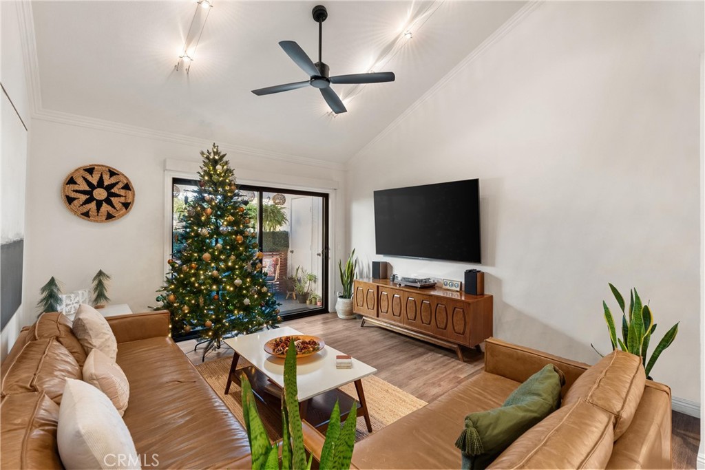 MLS #OC25272140 image #9