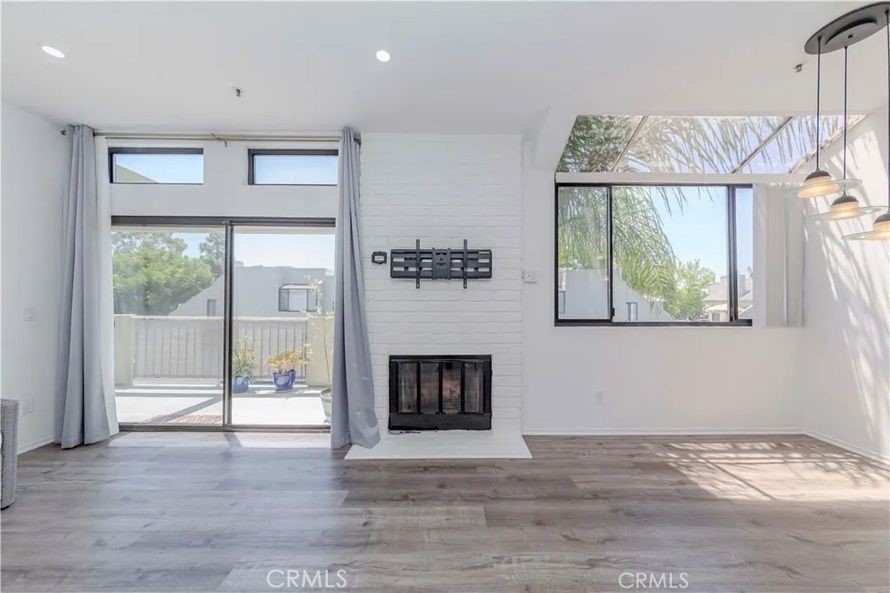 MLS #OC25272166 image #2