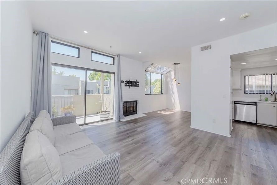 MLS #OC25272166 image #4