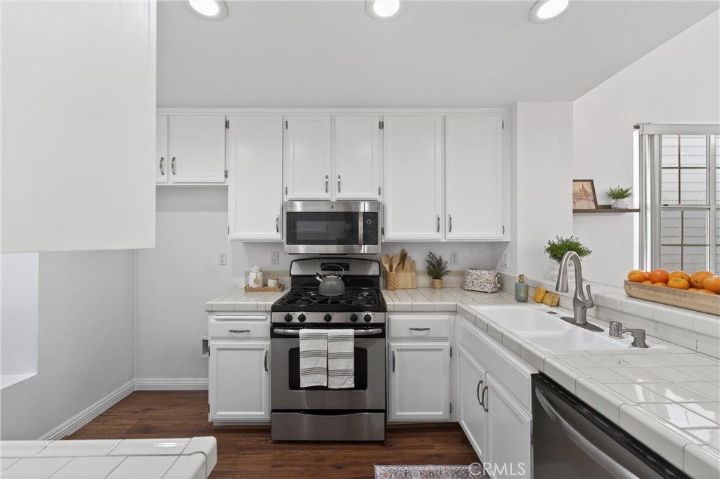 MLS #OC25272176 image #16