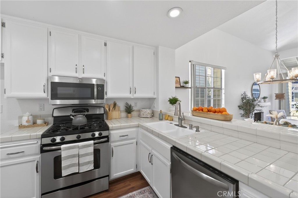 MLS #OC25272176 image #17