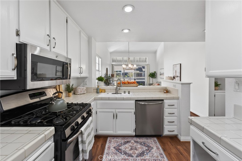 MLS #OC25272176 image #19