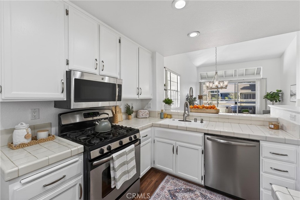 MLS #OC25272176 image #20