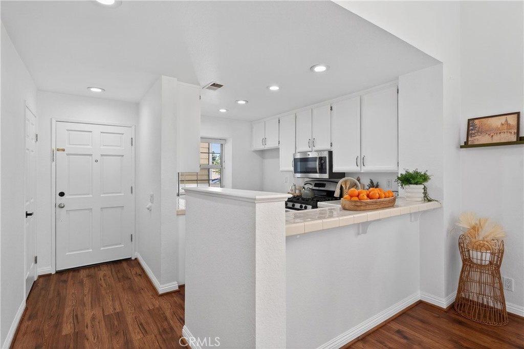 MLS #OC25272176 image #4