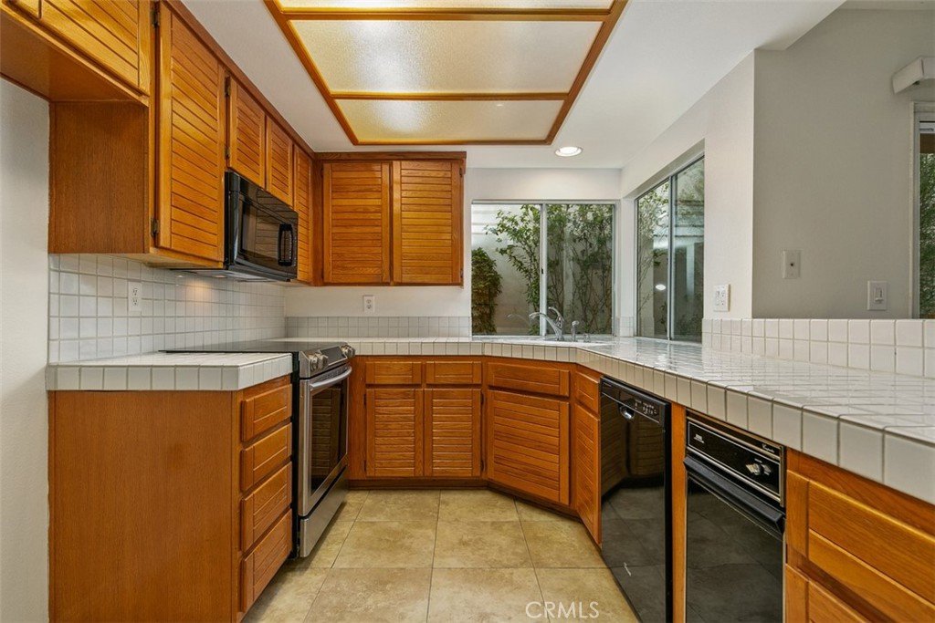 MLS #OC25272195 image #13