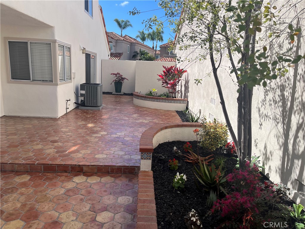 MLS #OC25272195 image #22