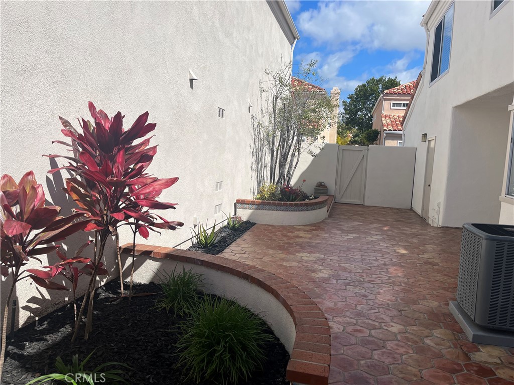 MLS #OC25272195 image #24