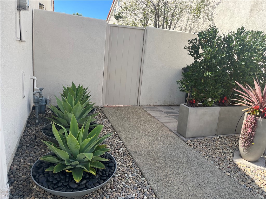 MLS #OC25272195 image #26