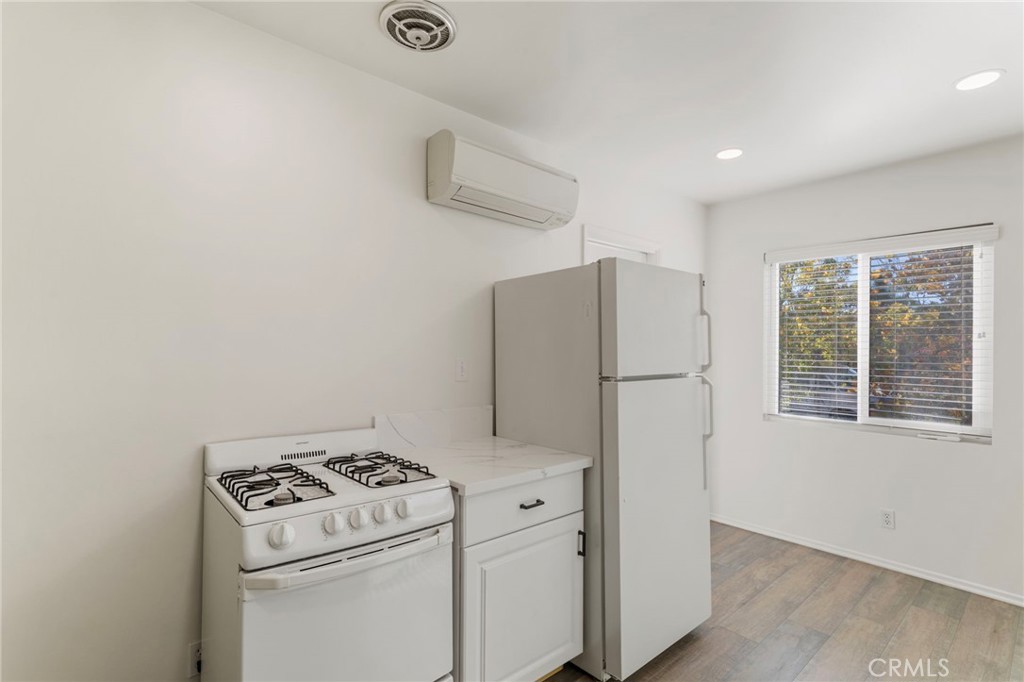 MLS #OC25272199 image #8