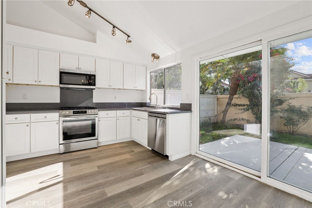 MLS #OC25272221 image #13