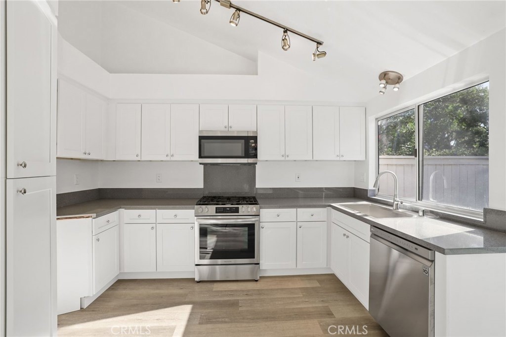 MLS #OC25272221 image #15