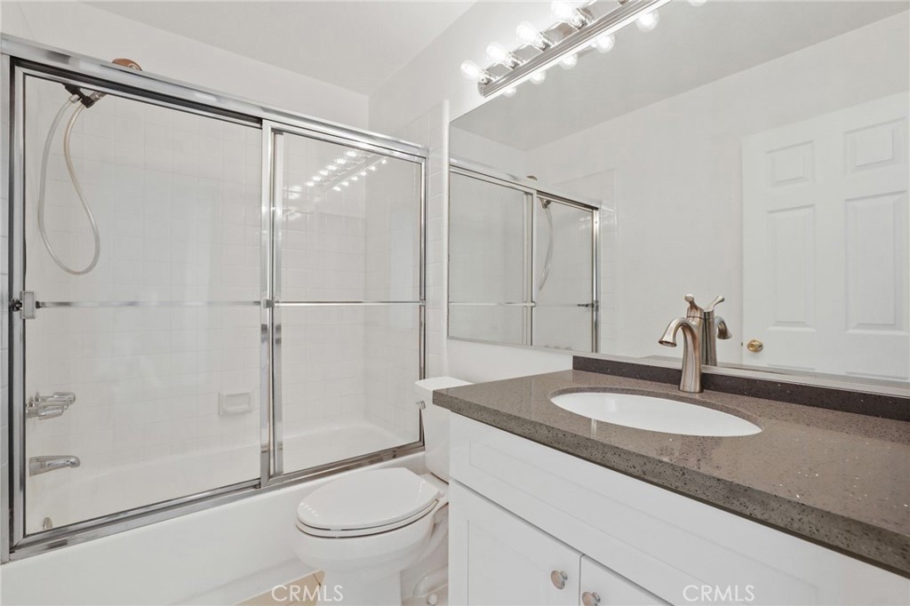 MLS #OC25272221 image #24