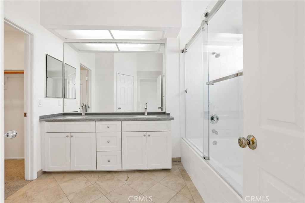 MLS #OC25272221 image #28