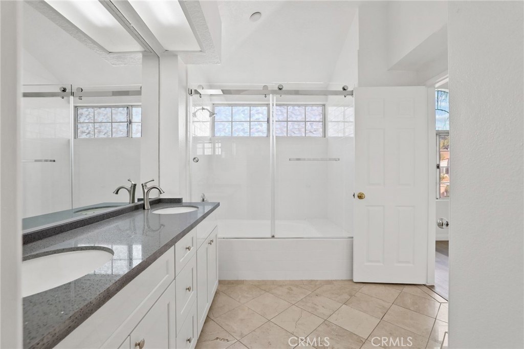 MLS #OC25272221 image #29