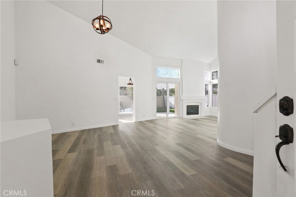 MLS #OC25272221 image #5