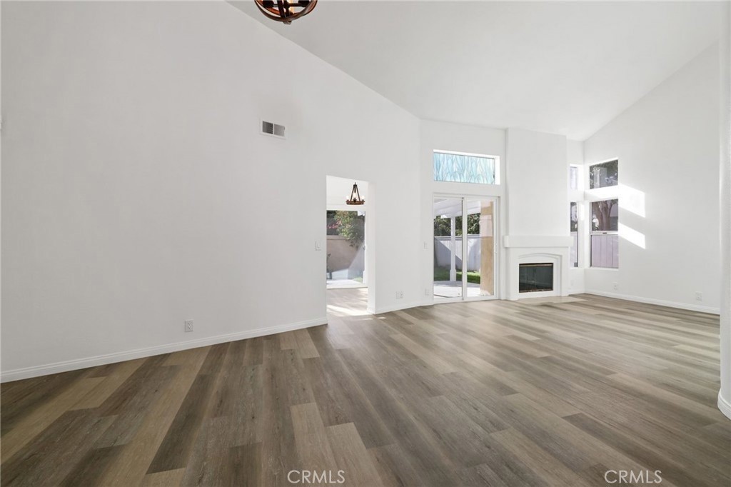 MLS #OC25272221 image #6