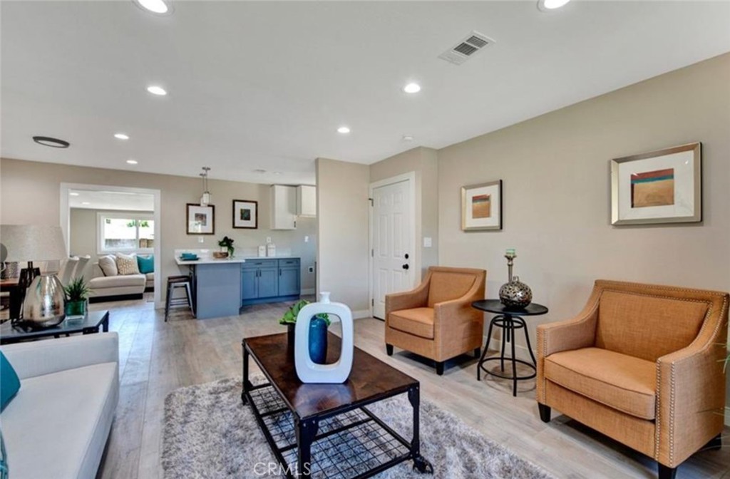 MLS #OC25272232 image #1