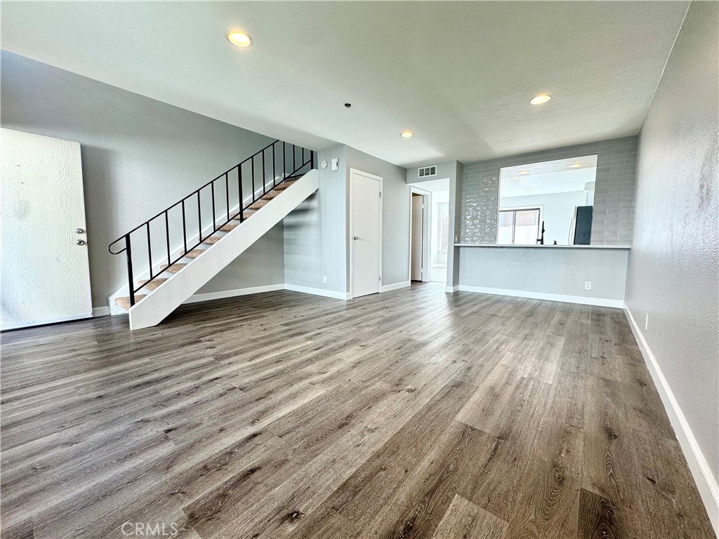 MLS #OC25272261 image #1