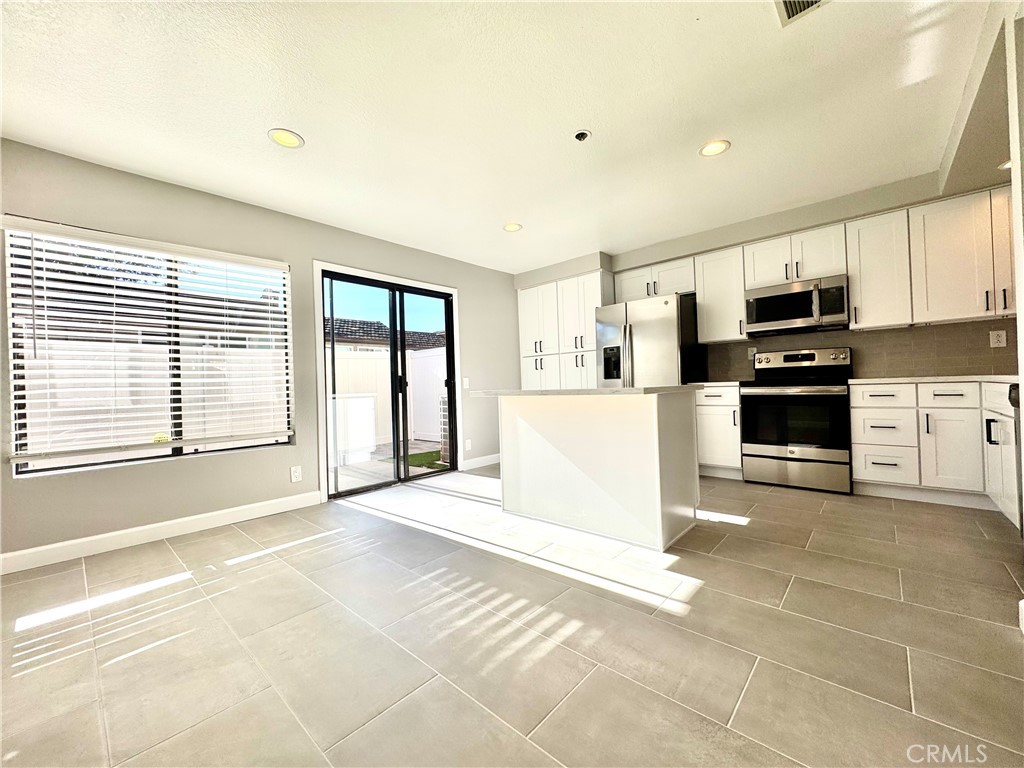 MLS #OC25272261 image #2