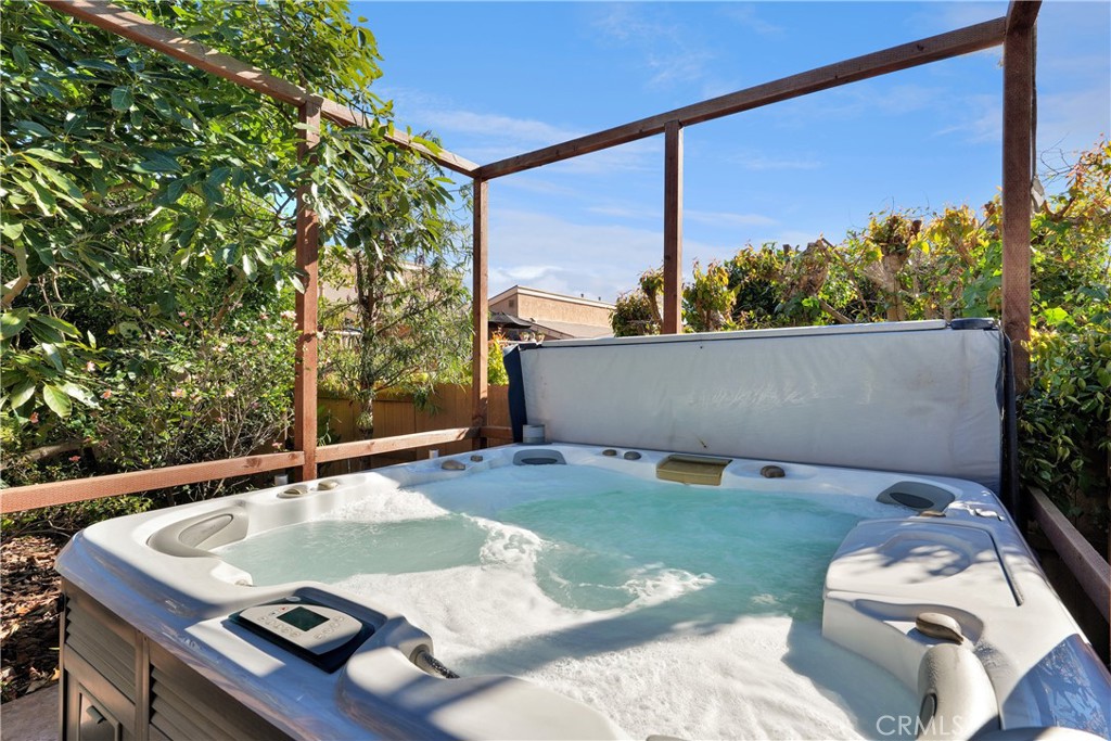 MLS #OC25272276 image #18