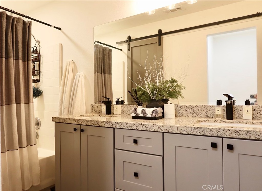 MLS #OC25272307 image #13