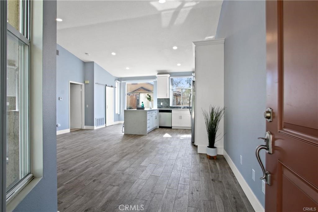 MLS #OC25272326 image #1