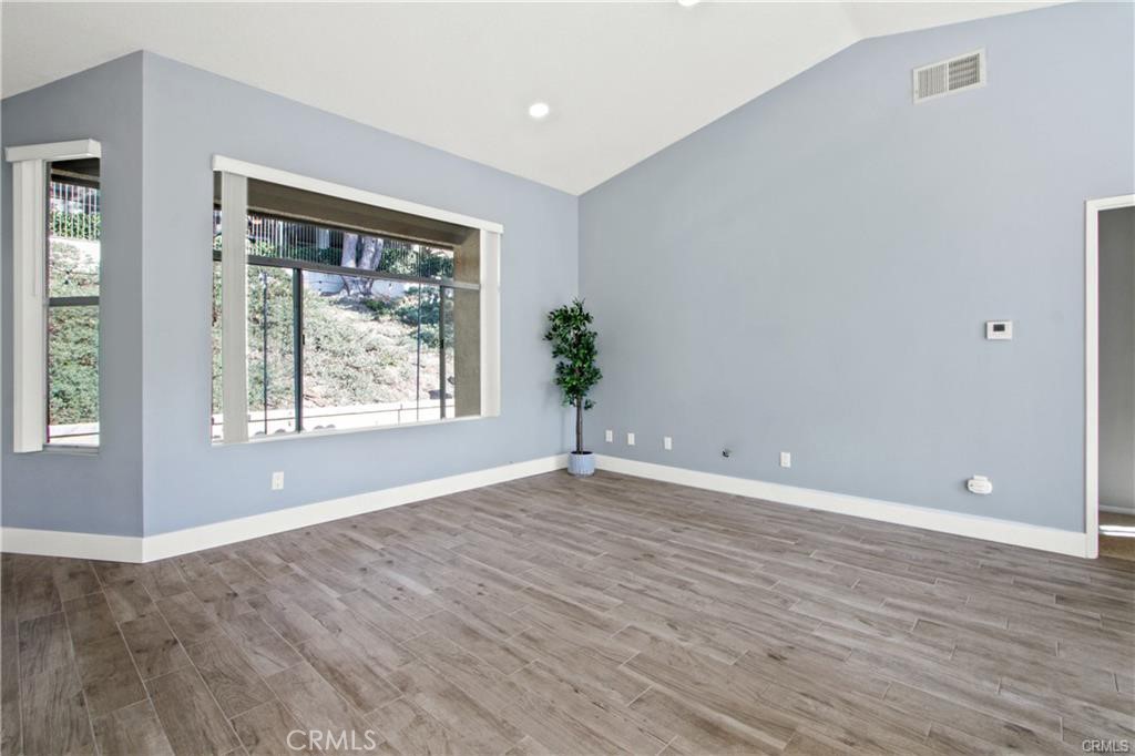 MLS #OC25272326 image #4