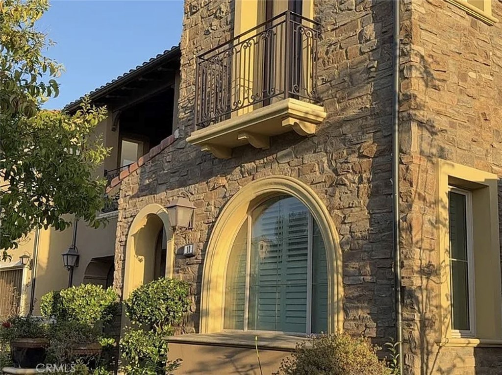 MLS #OC25272329 image #1