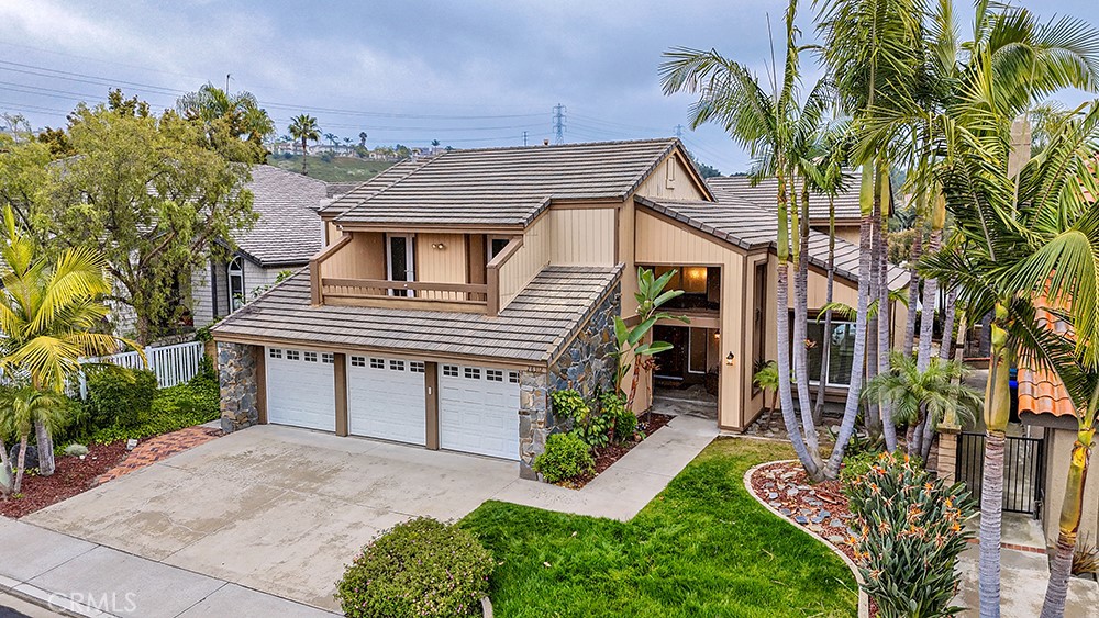 MLS #OC25272332 image #1