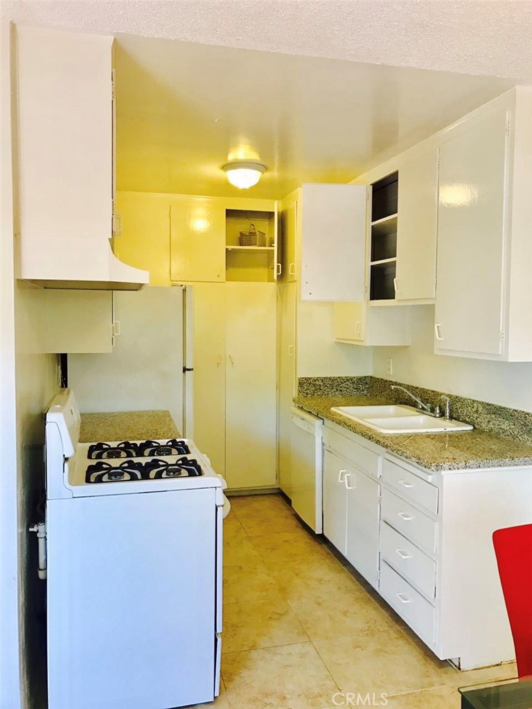 MLS #OC25272345 image #5