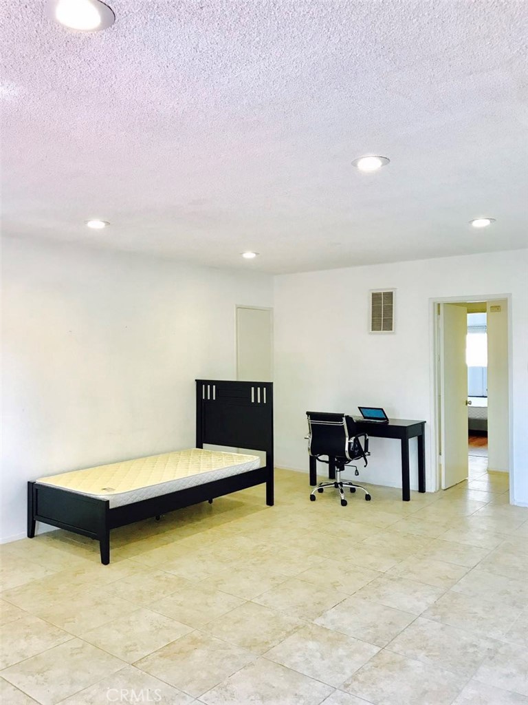 MLS #OC25272345 image #6