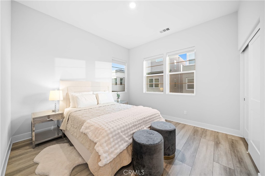 MLS #OC25272346 image #24