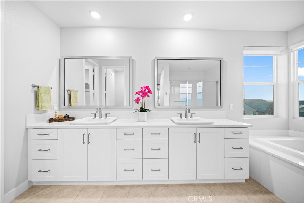 MLS #OC25272346 image #29