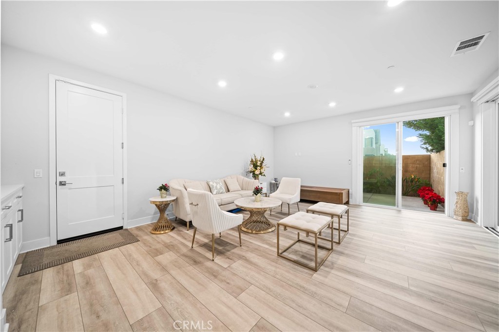 MLS #OC25272346 image #3