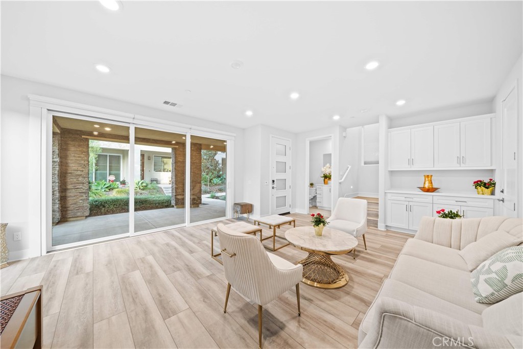 MLS #OC25272346 image #4