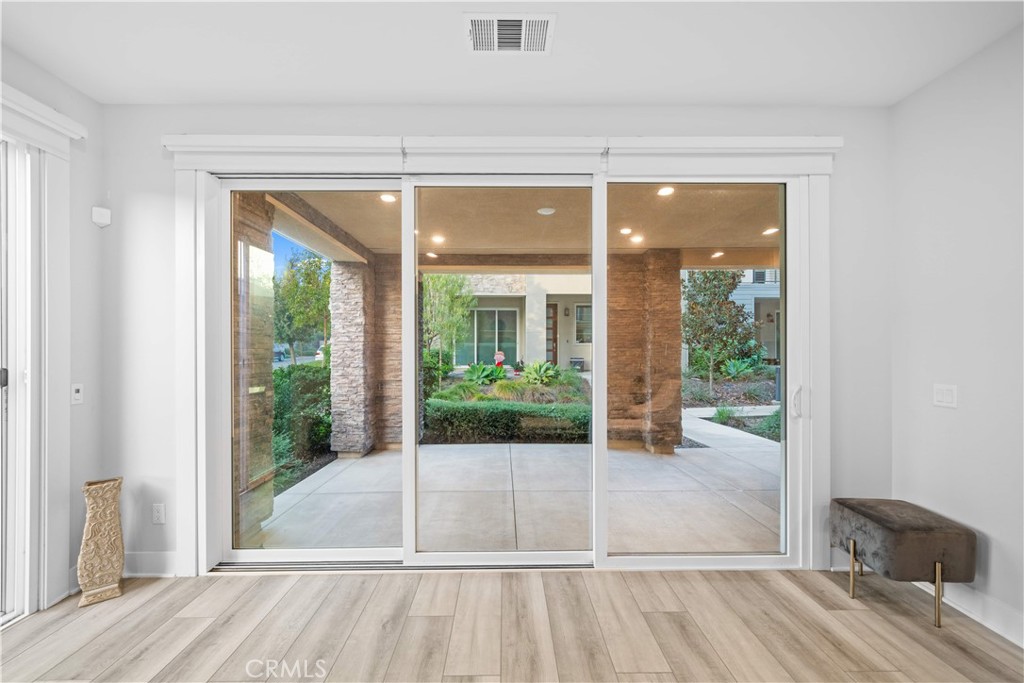 MLS #OC25272346 image #5