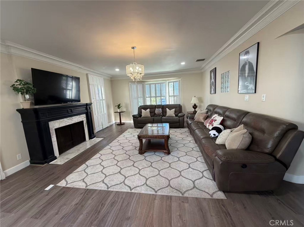 MLS #OC25272351 image #1