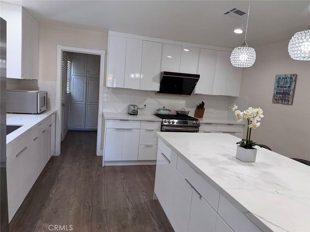 MLS #OC25272351 image #4