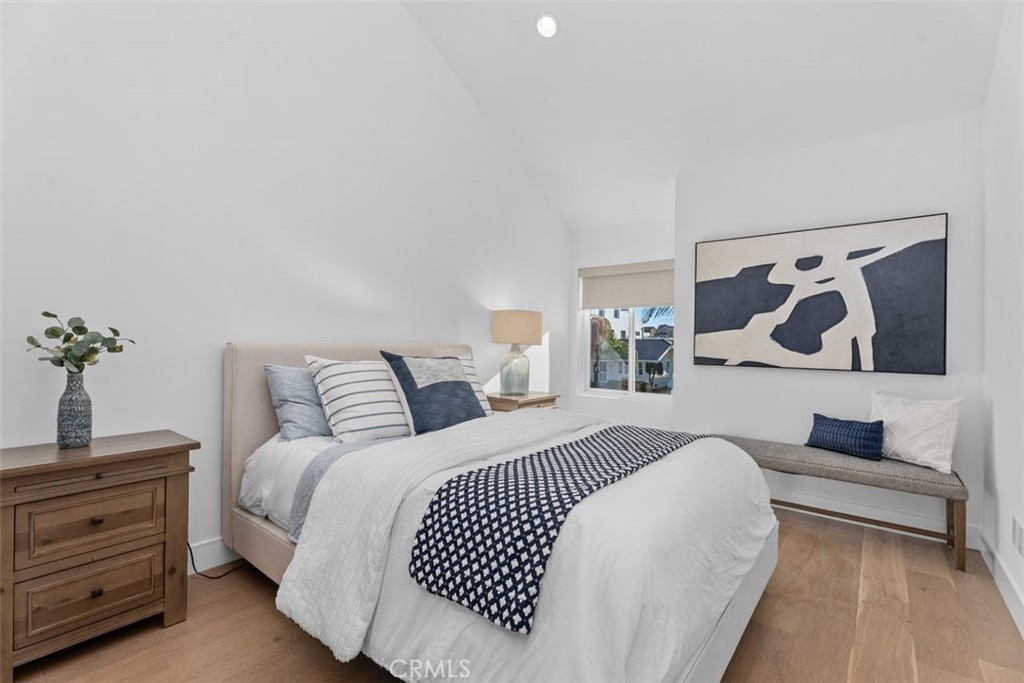 MLS #OC25272355 image #32