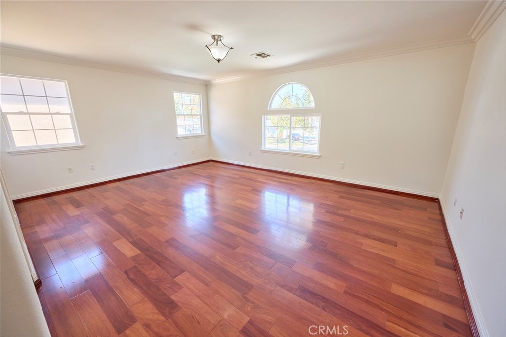 MLS #OC25272364 image #11