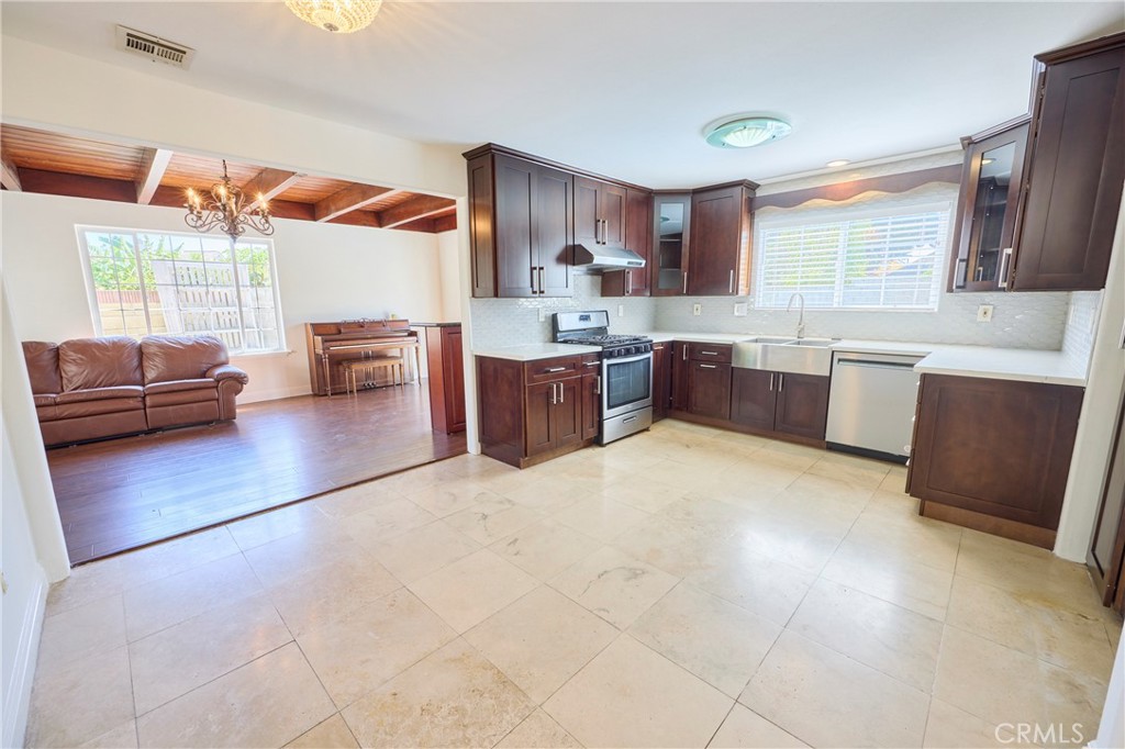 MLS #OC25272364 image #21