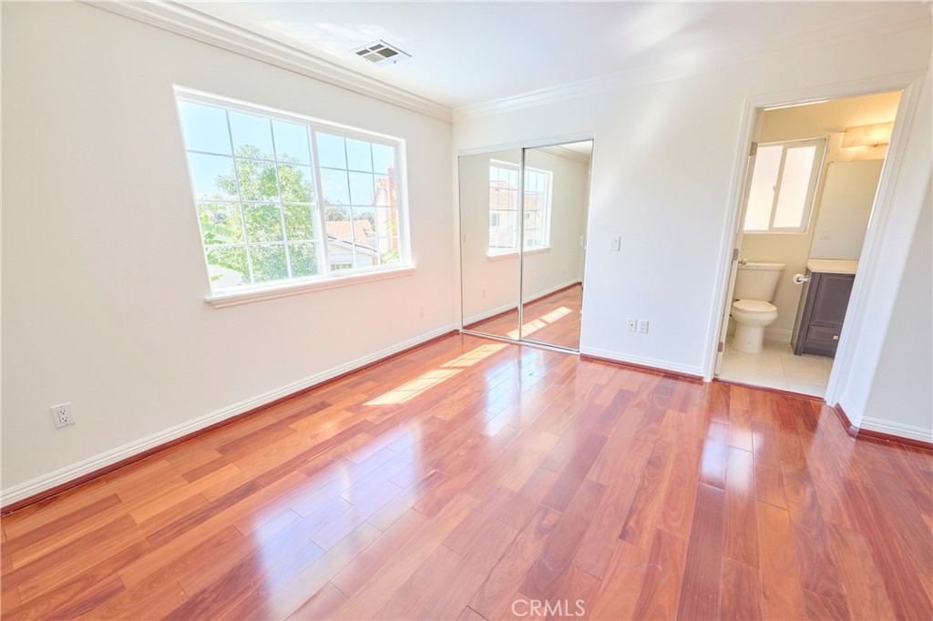 MLS #OC25272364 image #28