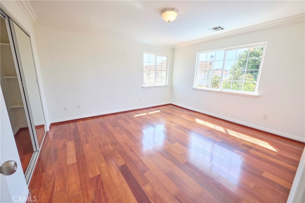 MLS #OC25272364 image #30