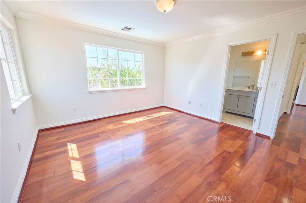 MLS #OC25272364 image #32